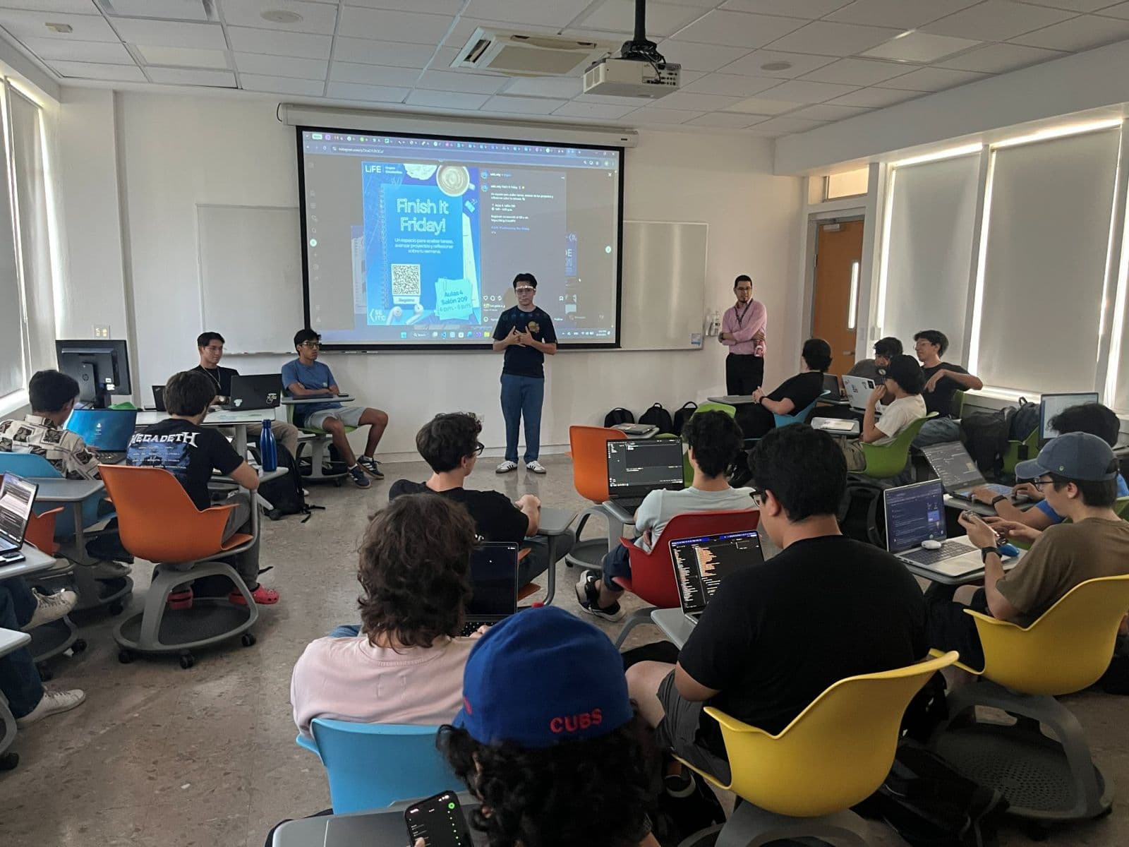 Sesión de LeetCode & DSAs 101 con estudiantes resolviendo problemas